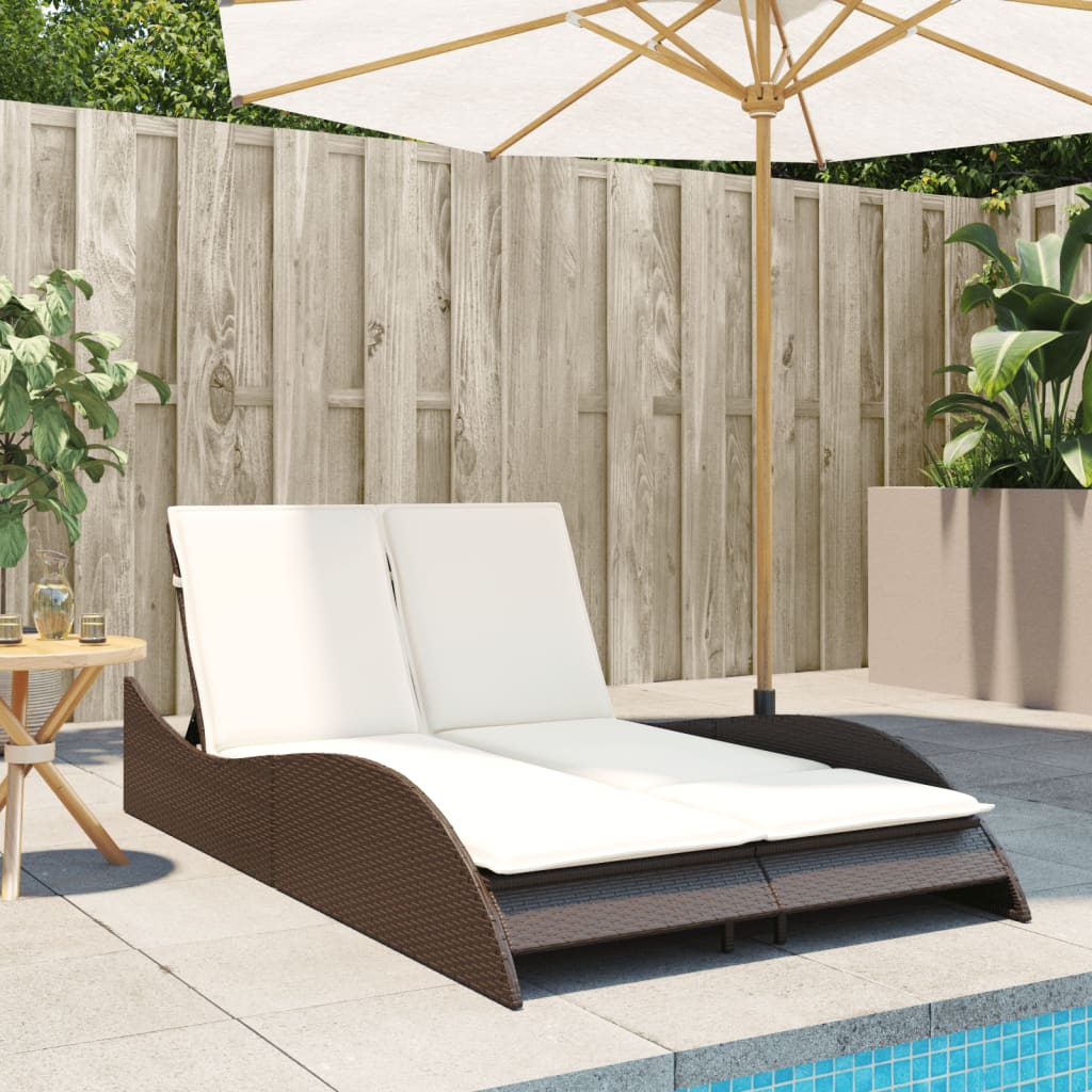 Chaise longue avec coussins marron en résine tressée