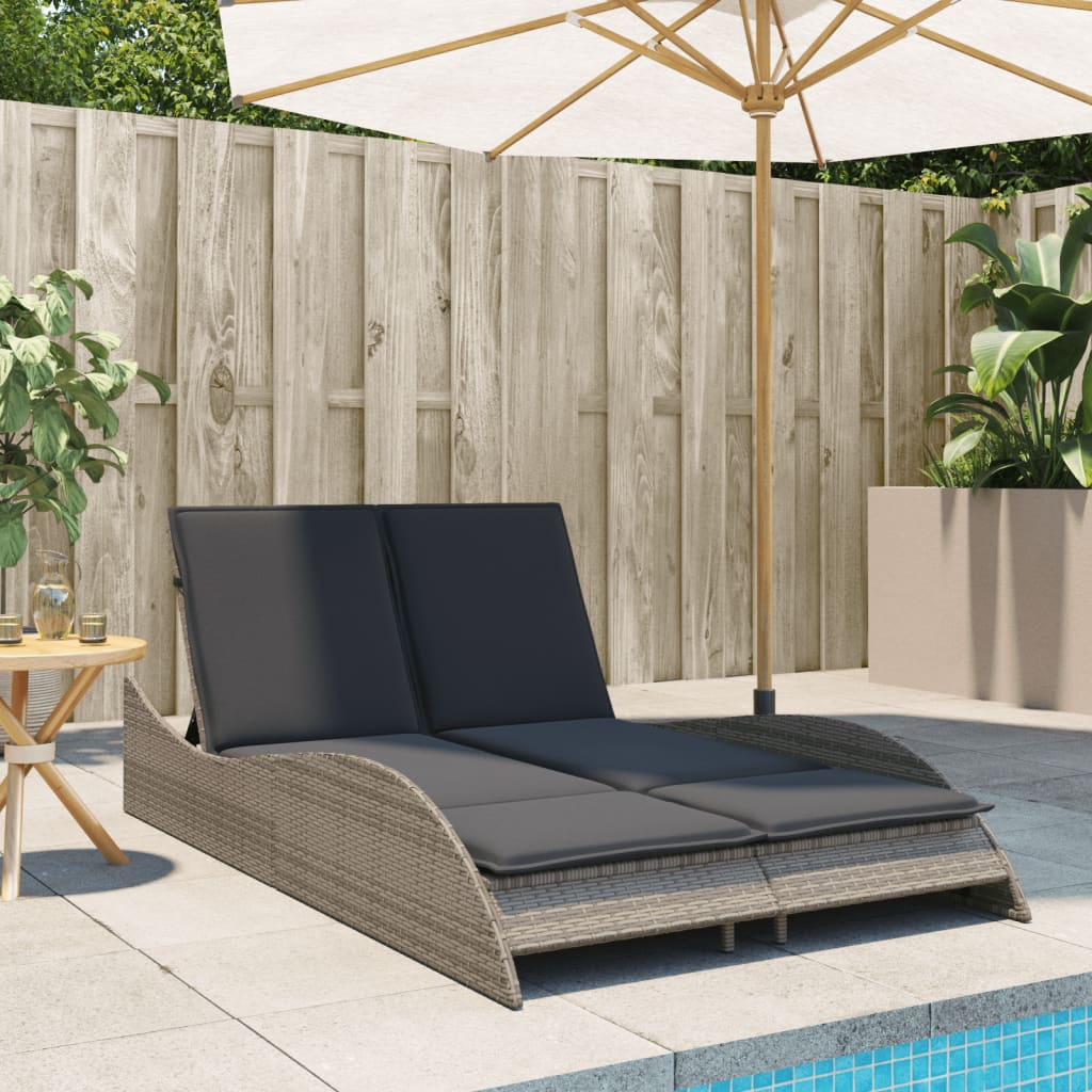 Chaise longue avec coussins gris en résine tressée